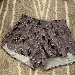 Lululemon size 10 Hotty Hot shorts
